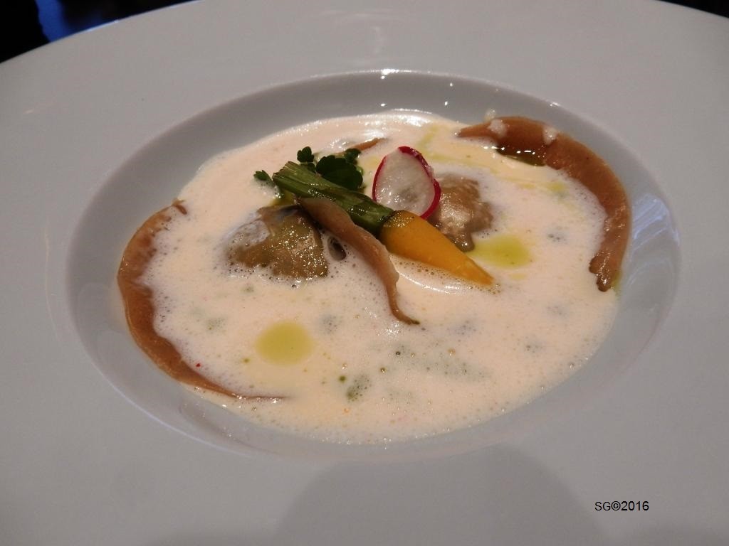 Ravioles de morue et émulsion au vieux parmesan © SG
