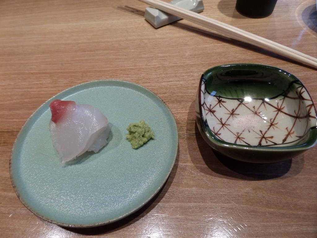 Sashimi de bar, sel, wasabi © GP