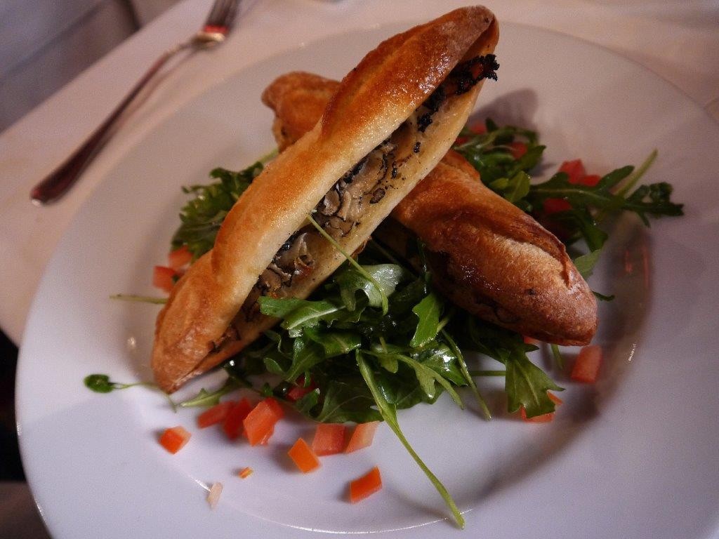 Sandwichs tièdes aux truffes © AA
