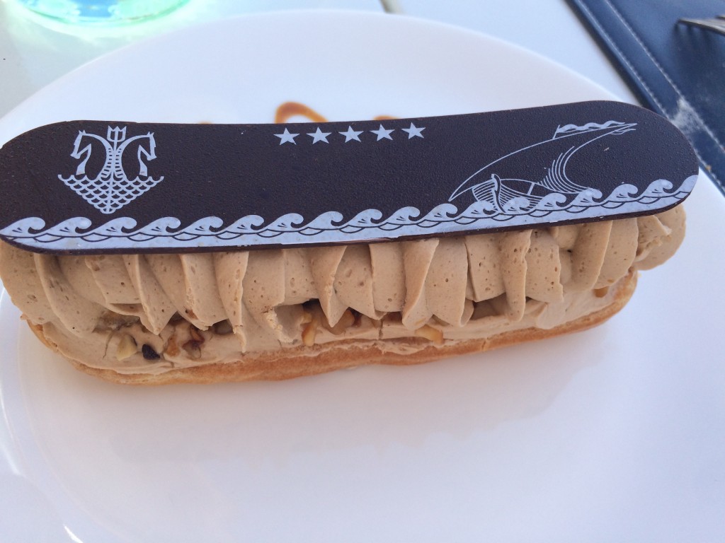 Eclair au pralin © GP
