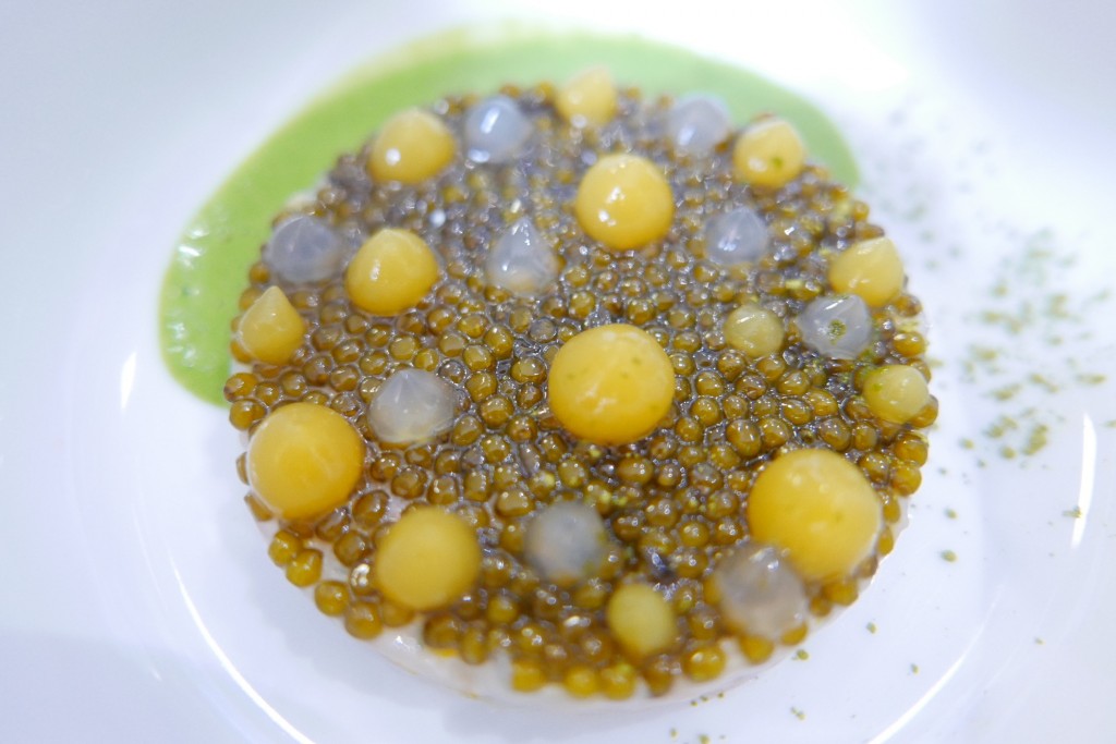Caviar et langoustine, zestes d'agrumes, gentiane, persil © GP