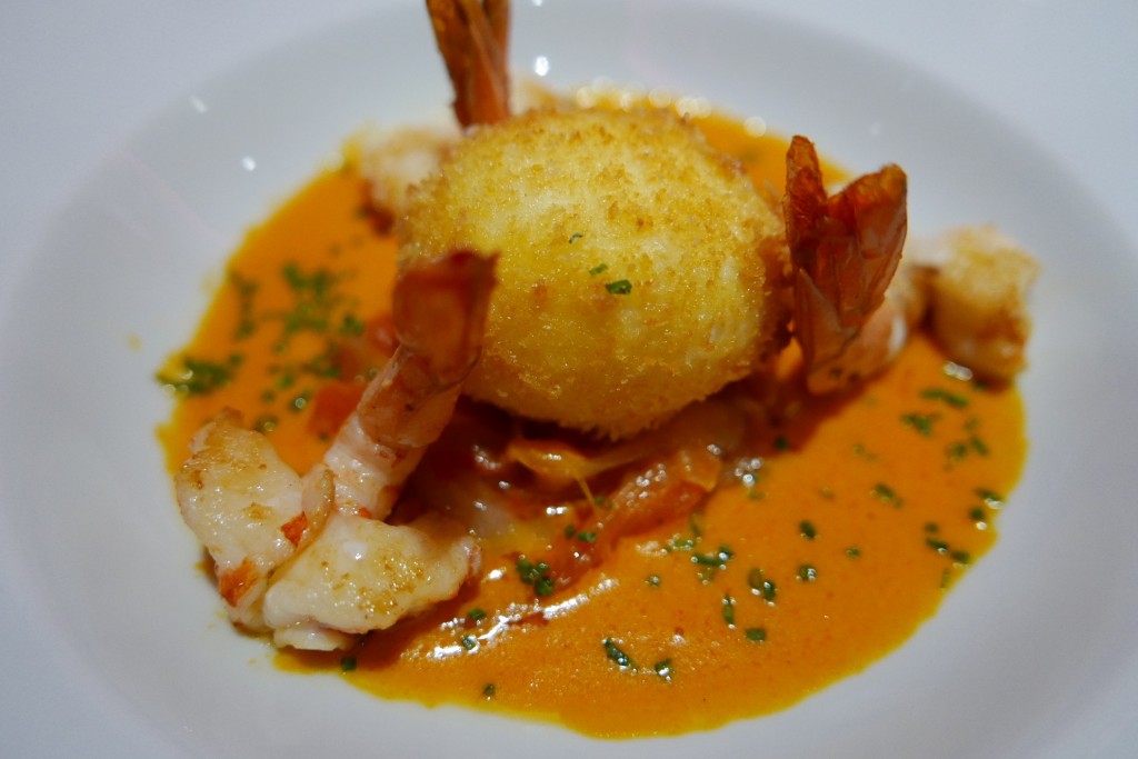 Oeuf croustillant , crevettes et piperade © GP