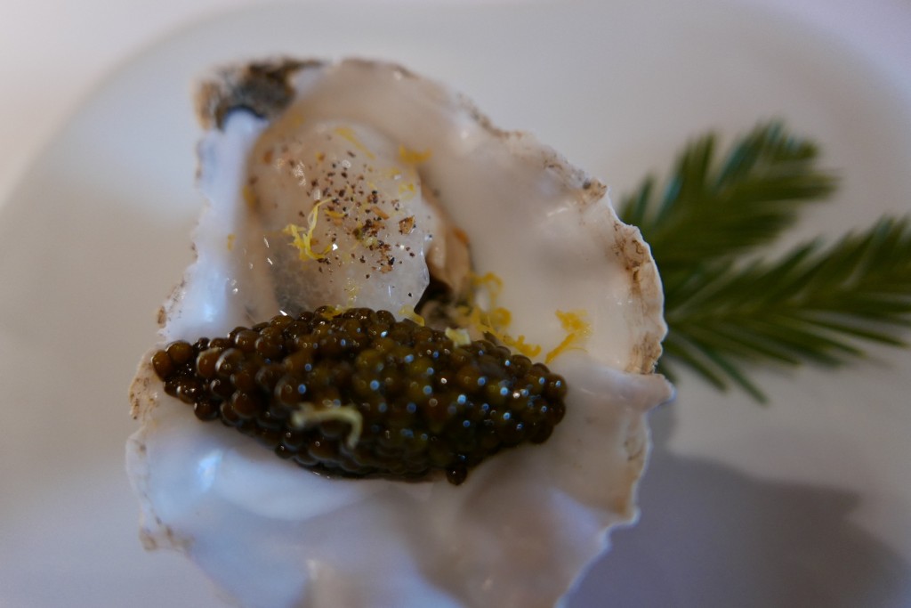 Huître Gillardeau et caviar © GP