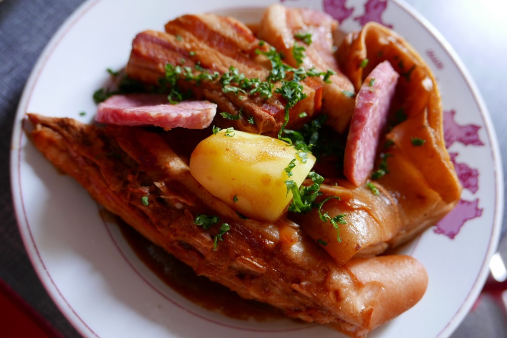 Grande assiette de cochonnailles © GP