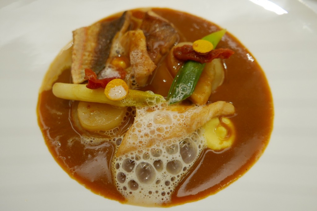 Soupe et poissons en bouillabaisse © GP