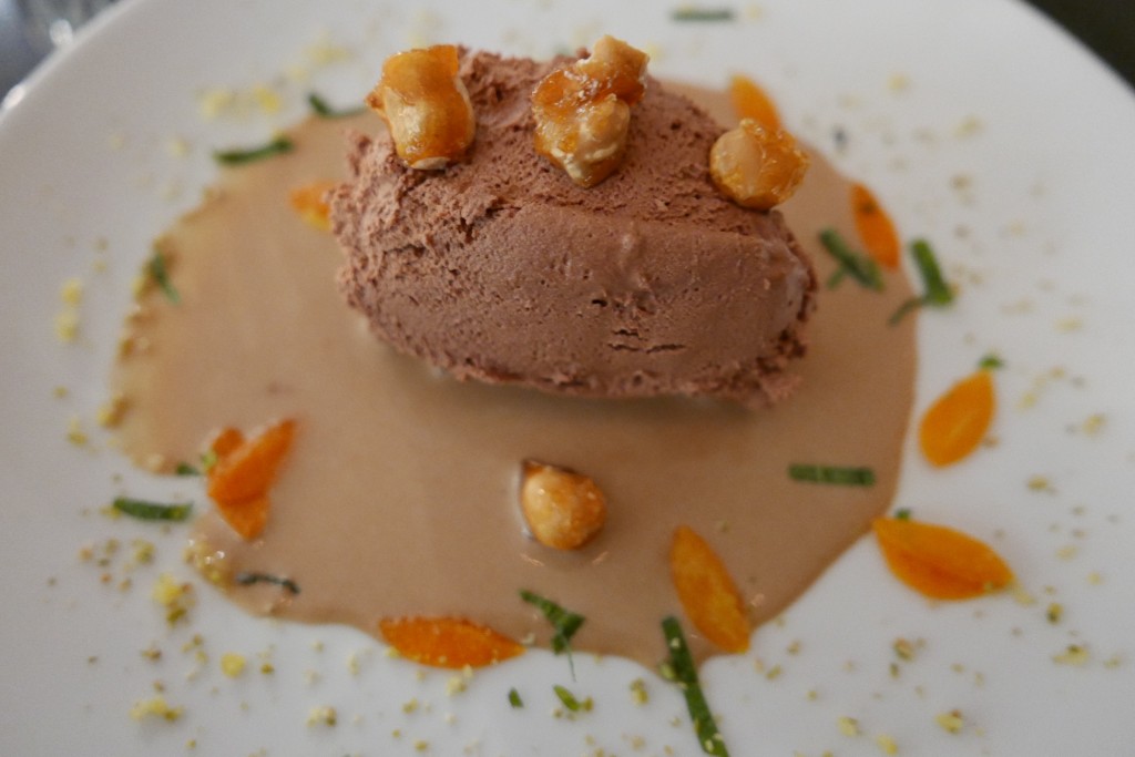 Mousse au chocolat, pralines du Piémont, caramel au beurre salé © GP