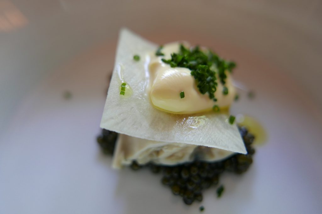 Huîtres pochées, caviar et crème © GP