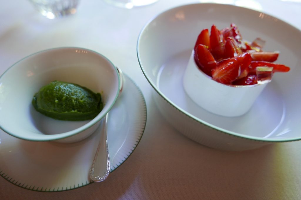Sorbet à l'oseille , meringue a la fraise © GP