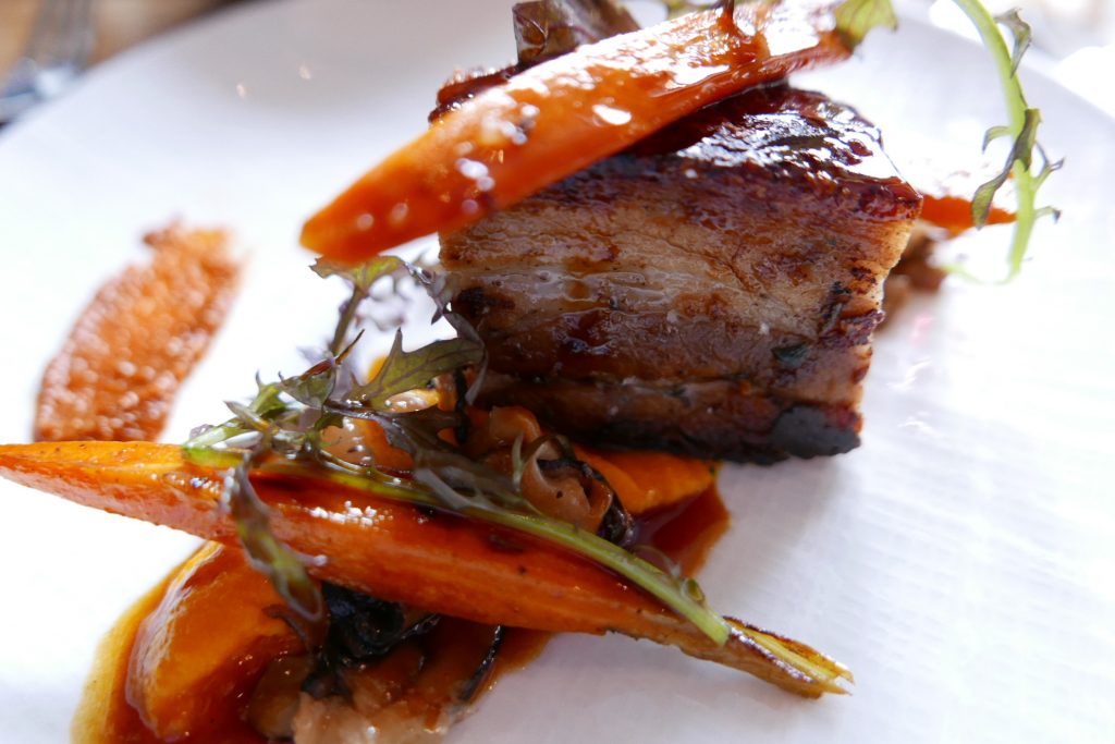 Poitrine de cochon aux carottes et gingembre © GP