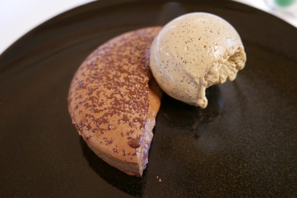Tarte au chocolat et glace Kopi Luwak © GP