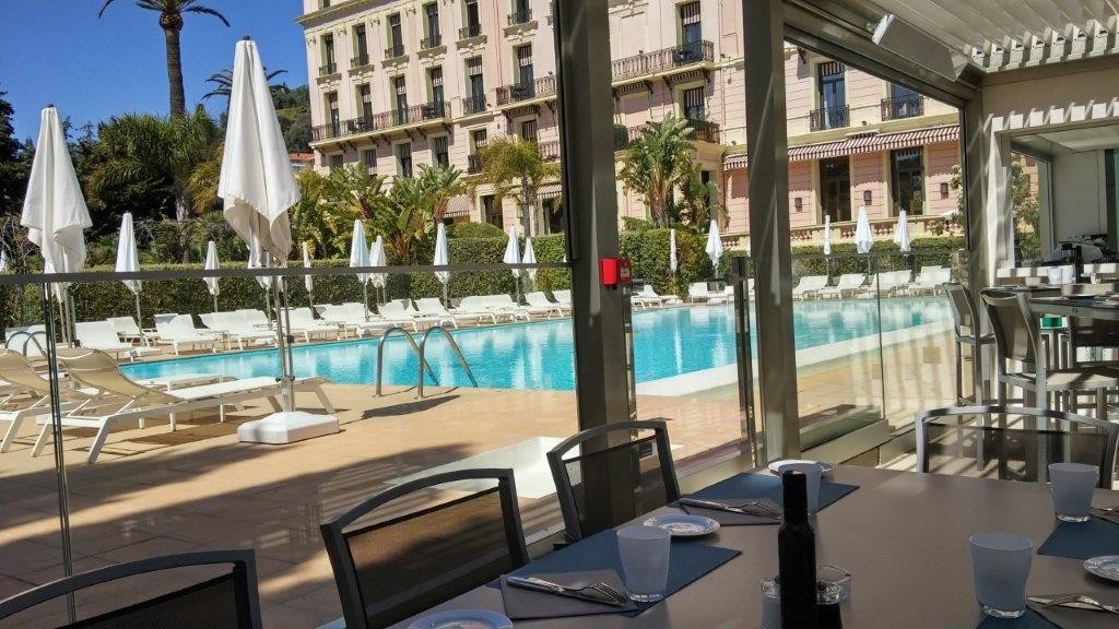 Vue sur la piscine © AA