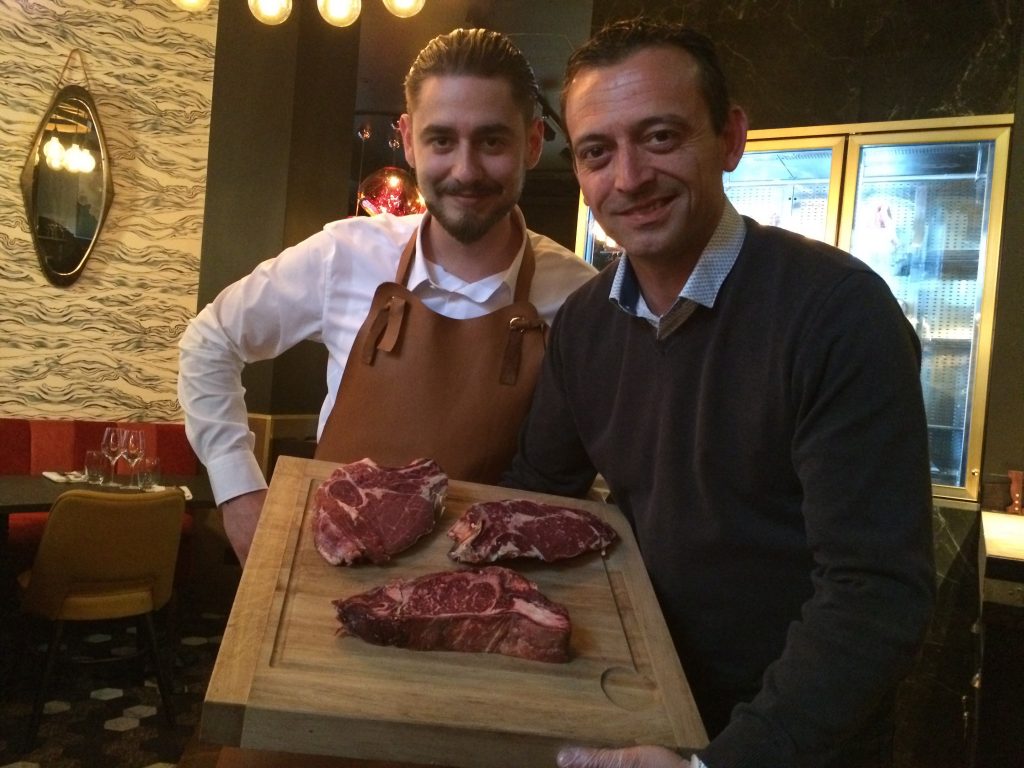 Le service de la côte de boeuf © GP