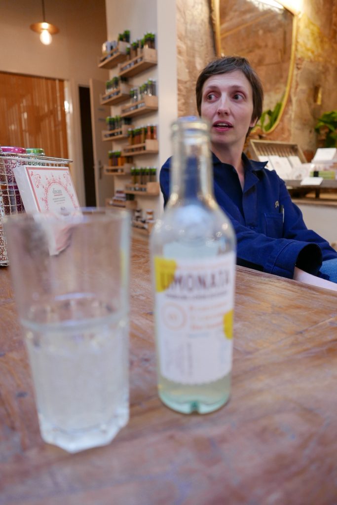 Julia et la limonade © GP