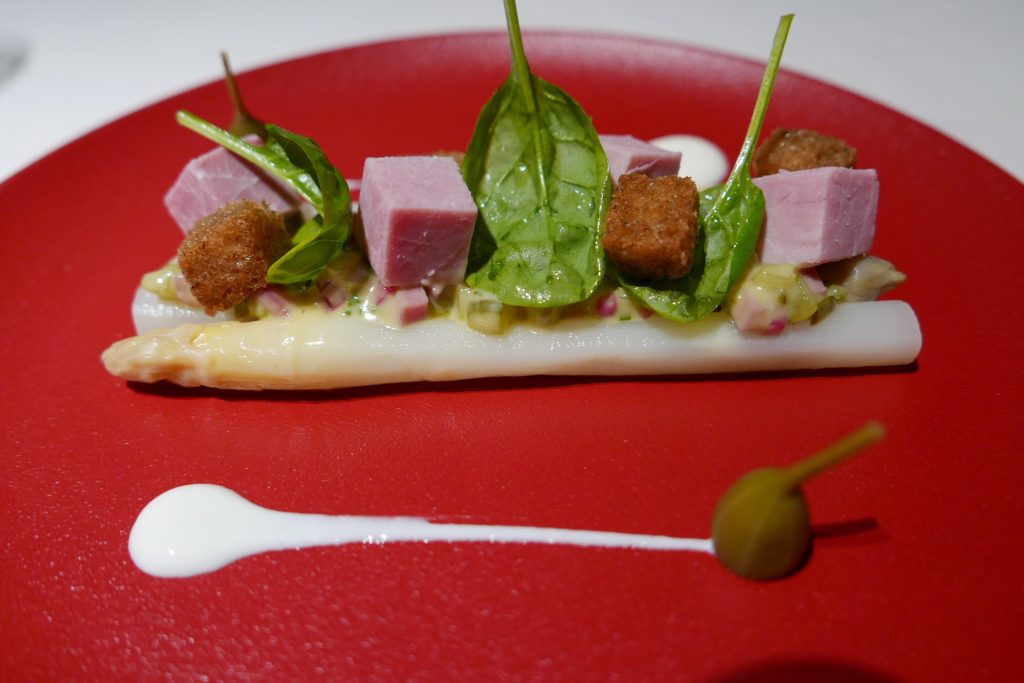Asperges et jambon de sanglier © GP