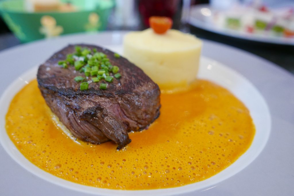 Black Angus fumé, beurre de carottes © GP