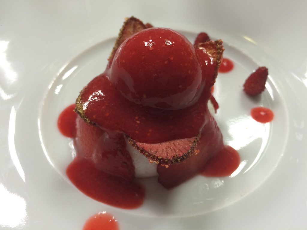 Composition autour de la fraise © GP