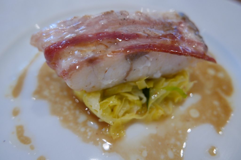 Merlu et pancetta © GP