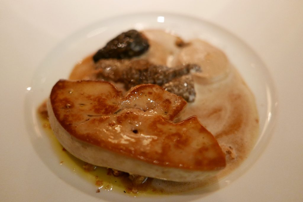 Foie gras chaud, morilles et noix © GP
