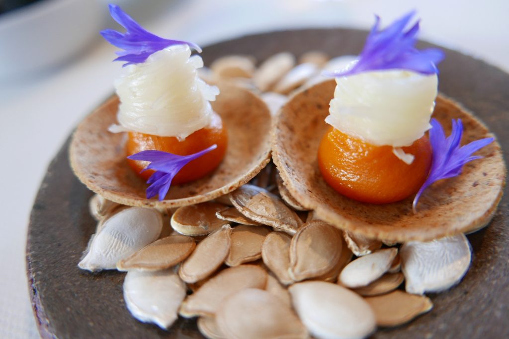 Tartelette de patate douce, asperge, bleuet © GP