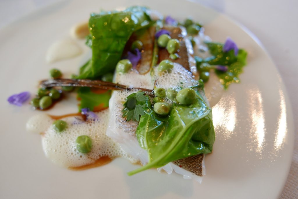 Merlan, petits pois, jus d'oignon © GP