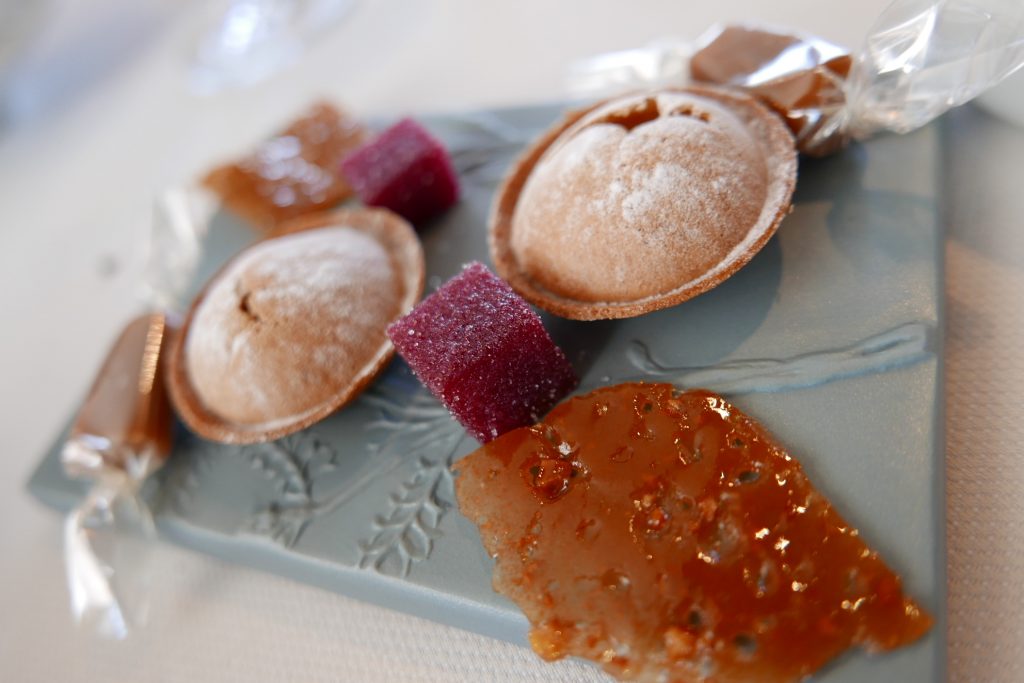 Caramels et petits fours © GP