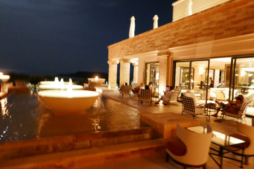 Le patio de nuit © GP