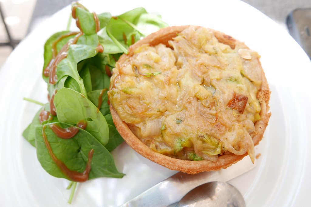 Tourte à la courgette et aux oignons © GP