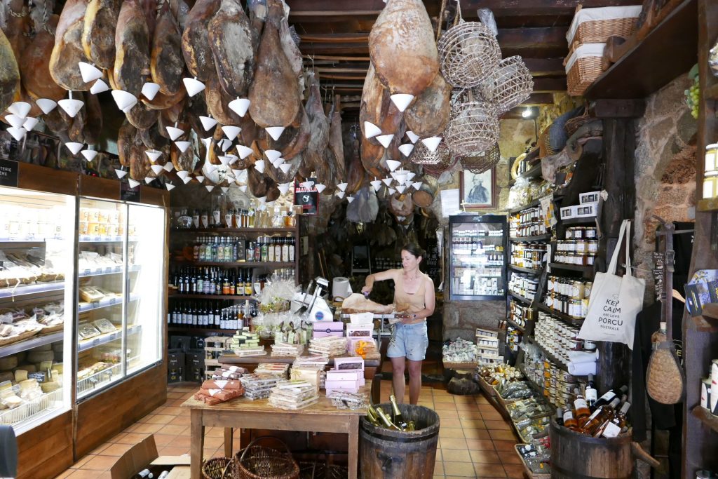 A la découpe du jambon © GP