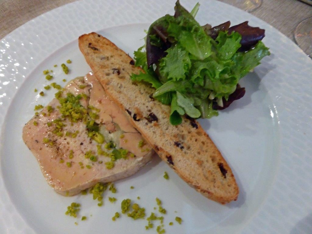 Terrine de foie gras au confit de lapin © AA