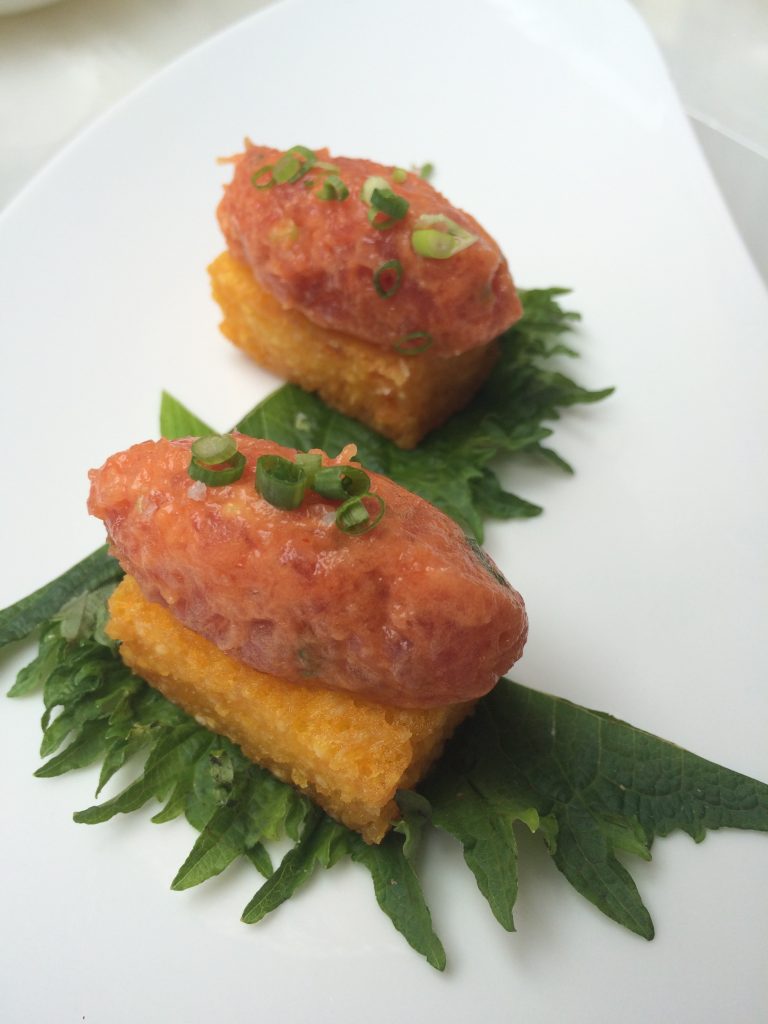Arancini de riz et tartare de thon © GP