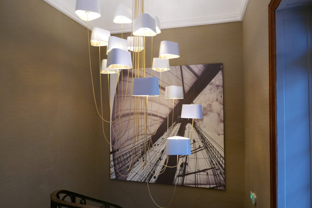 Luminaires dans le couloir © GP