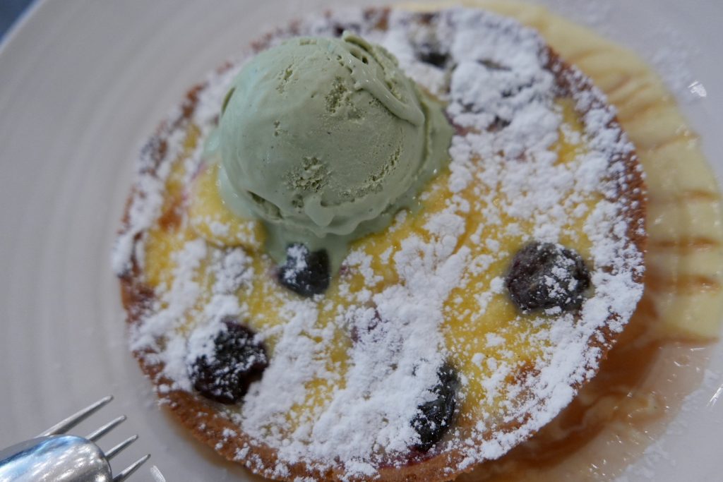 Tarte aux cerises et glace pistache © GP