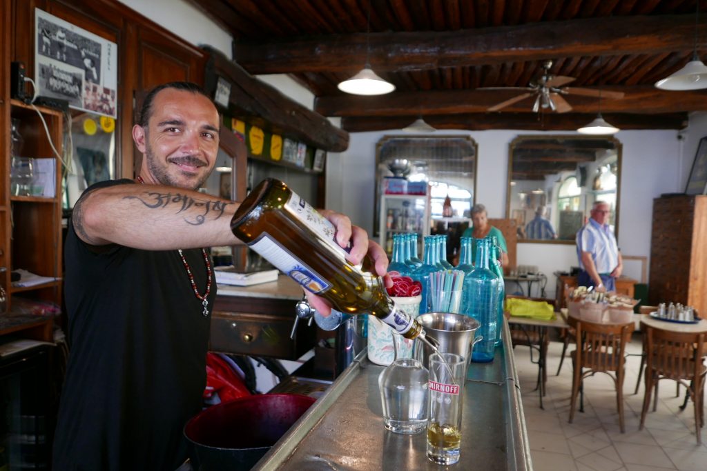 Service au bar © GP