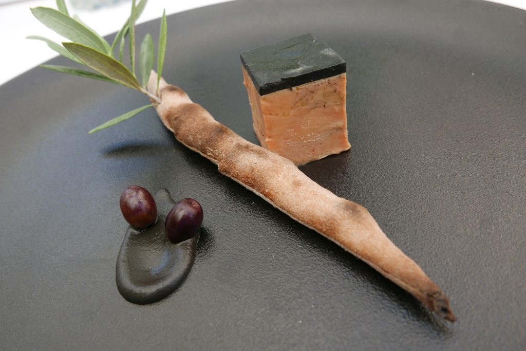 Foie gras et sa gelée aux olives noires © GP