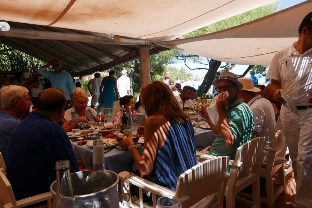 A la table d'Ivana Trump © GP