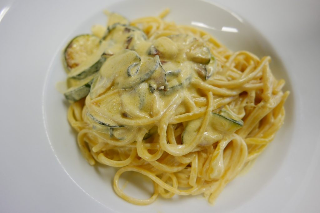 Linguine courgette, mozzarella, safran © GP