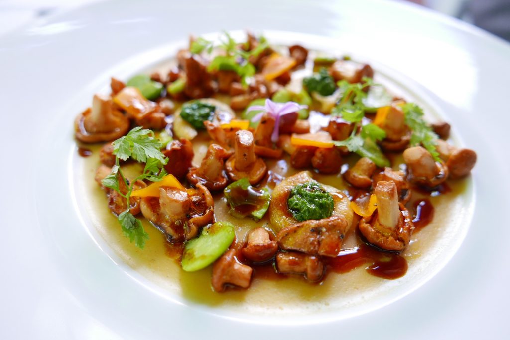 Girolles, fèves, cappelletti © GP