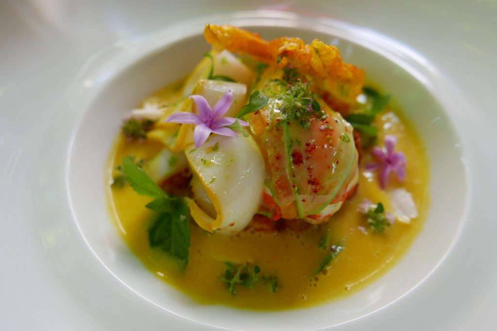 Fleur de courgette soufflée d'une mousseline de seiche © GP