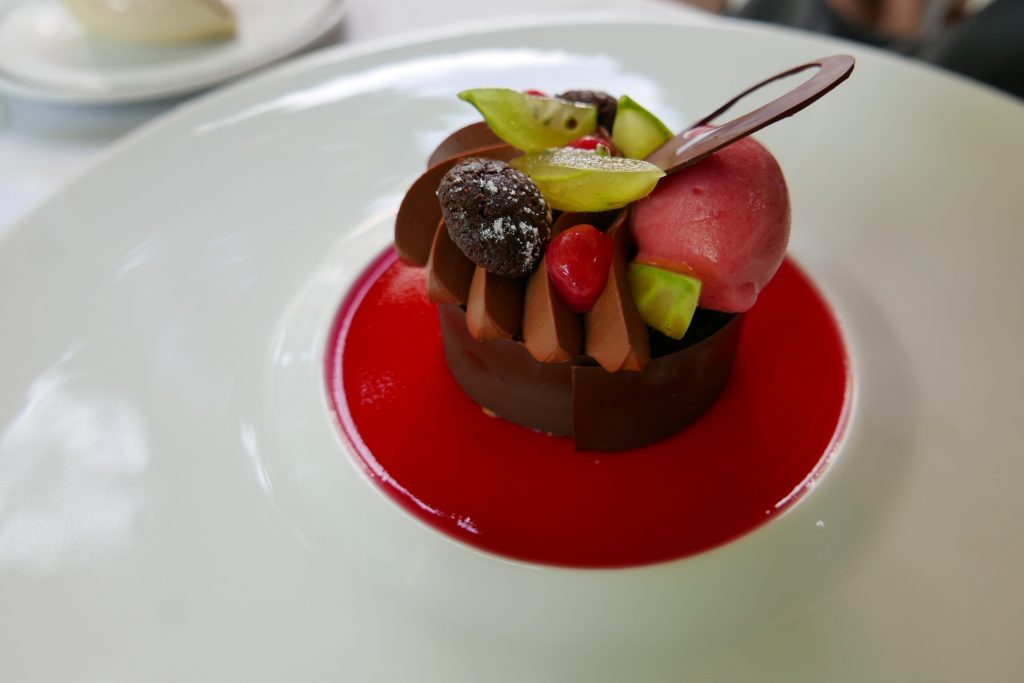 Parfait glacé au chocolat, sorbet groseille © GP