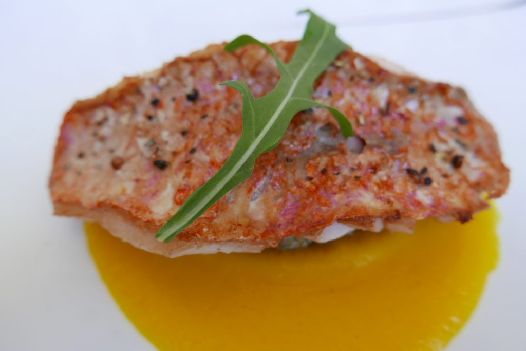 Rouget au coulis de poivrons © GP