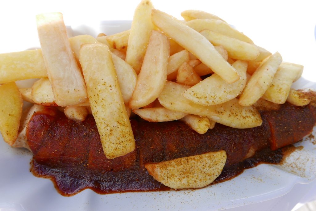 Curry Wurst et frites © GP