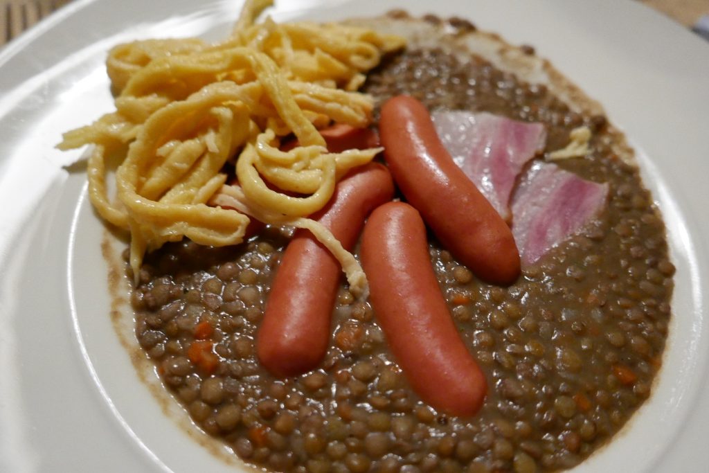 Pot au feu de lentilles, lard, saucisses, spaetzle © GP
