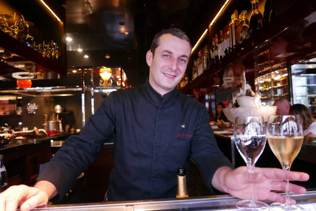 Julien au service du vin © GP