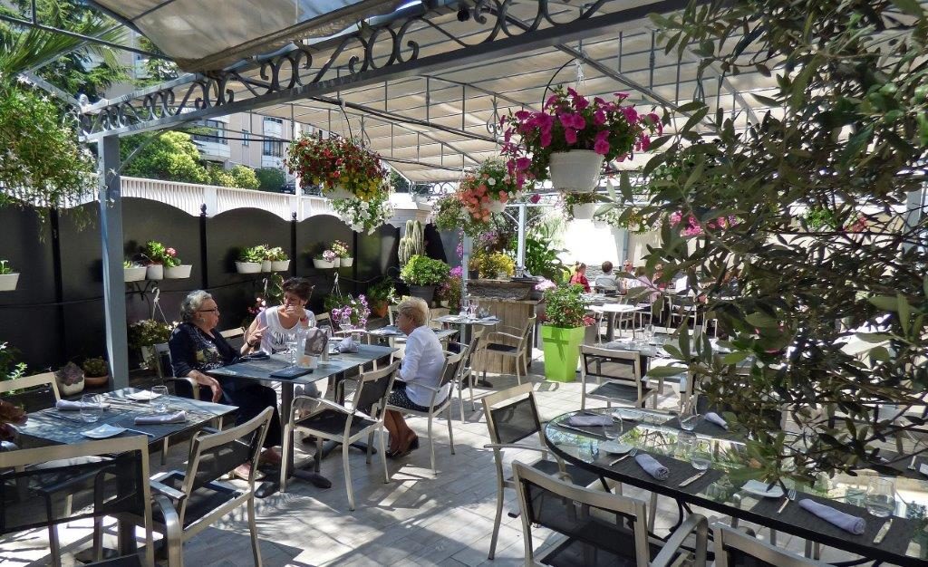 La terrasse fleurie © AA
