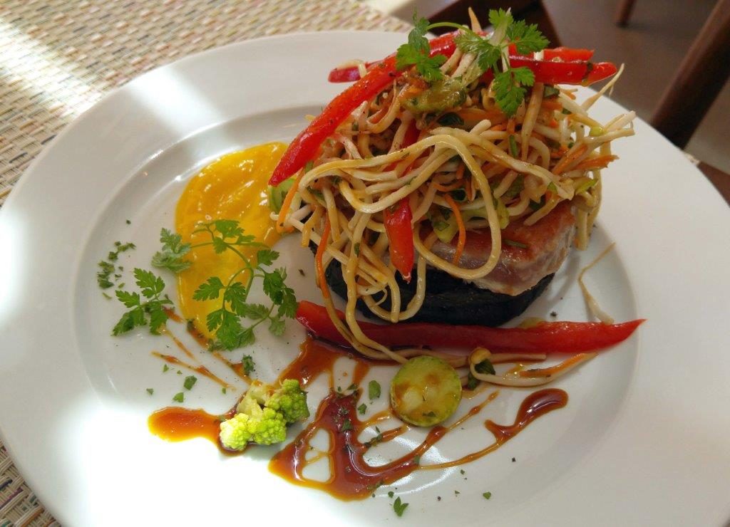 Black burger de thon frais © AA