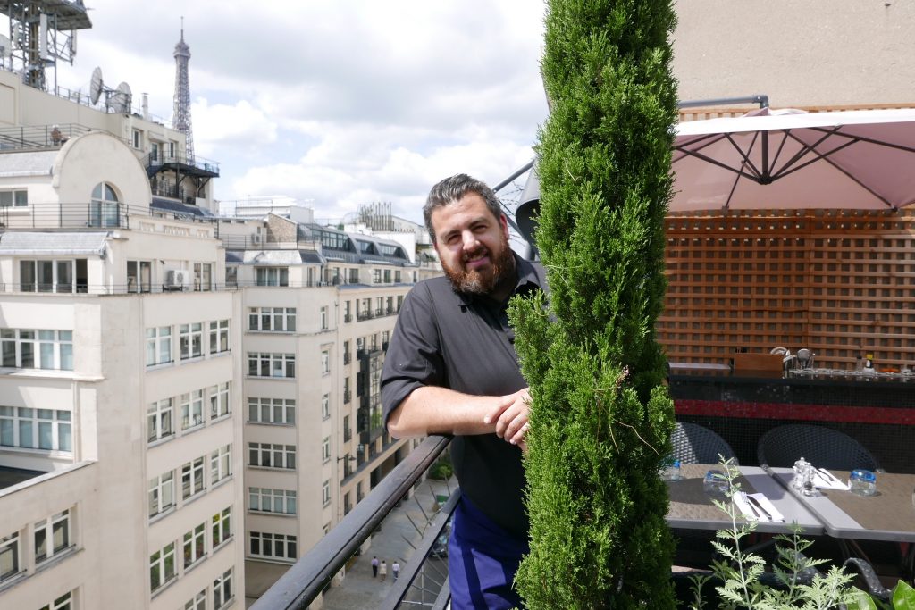 Jonathan Blot en terrasse © GP