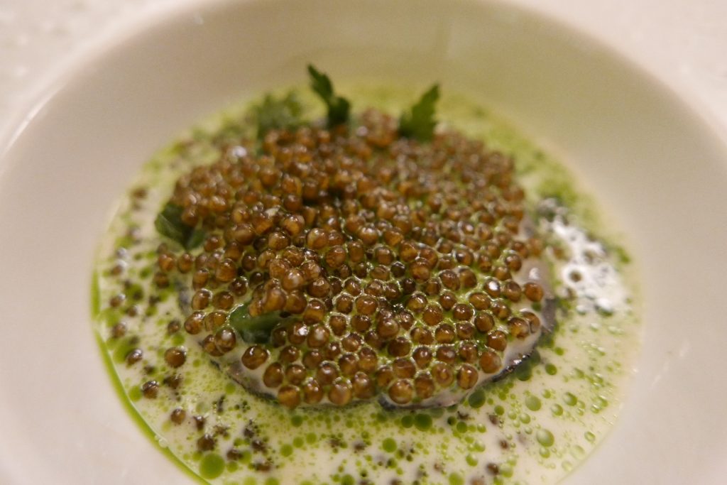 Carpaccio de bar au caviar © GP