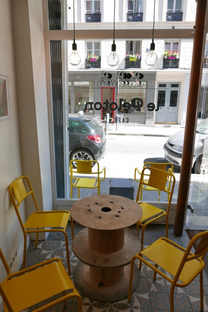 Une table © GP