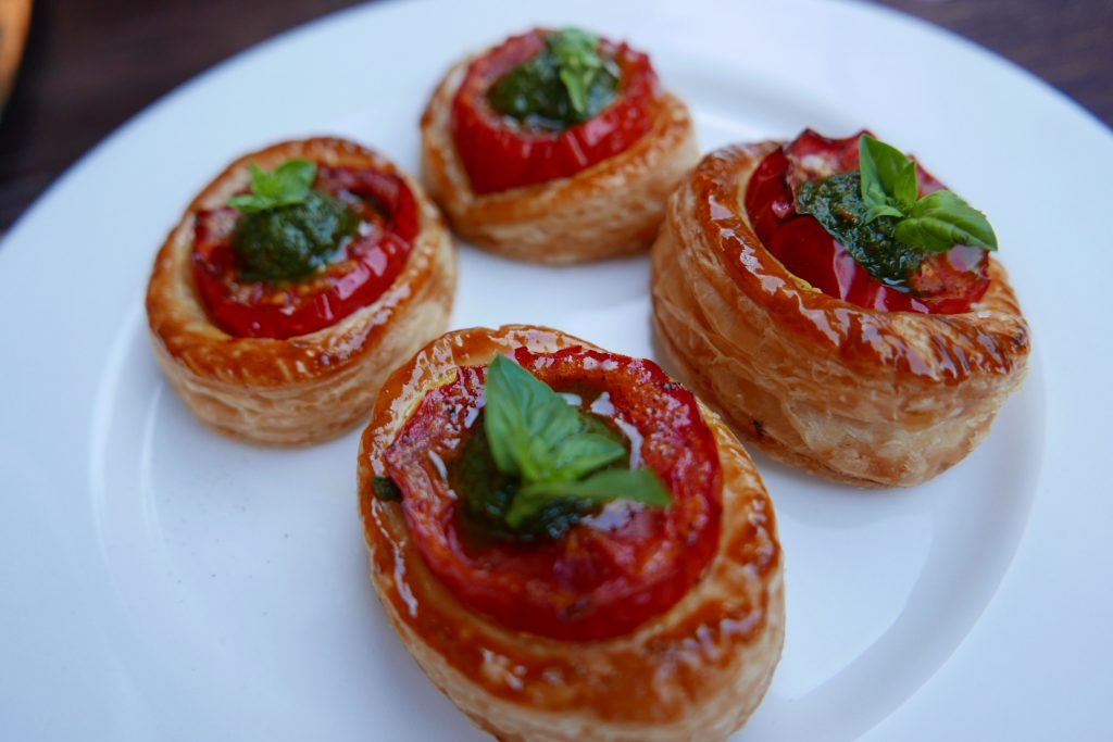 Feuilleté à la tomate et pesto © GP