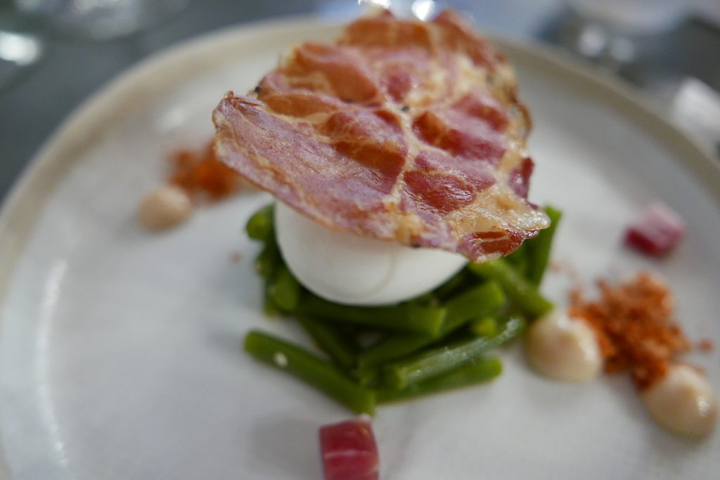 Oeuf poché et bacon © GP